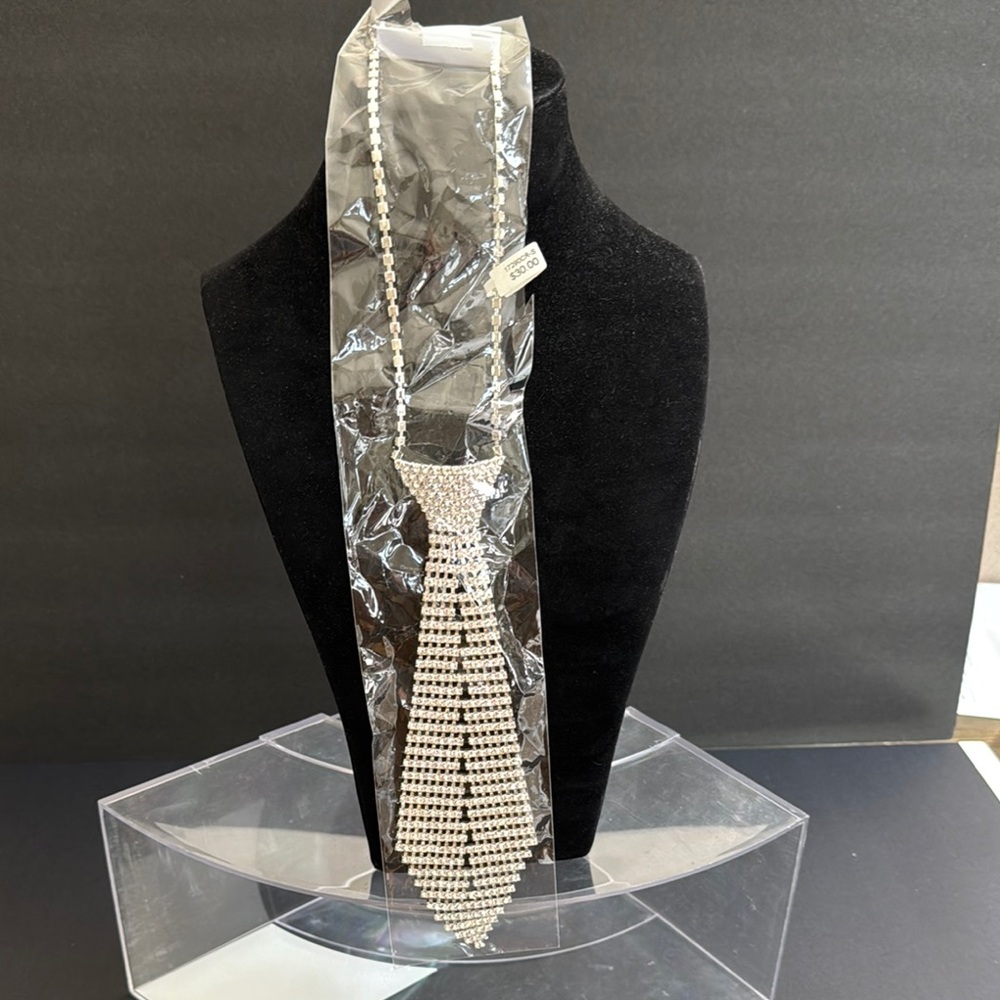 Elegant Silver Rhinestone Necklace
